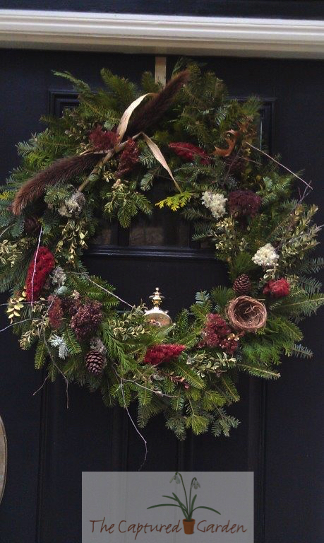 seasonal-wreath-doorway-garden